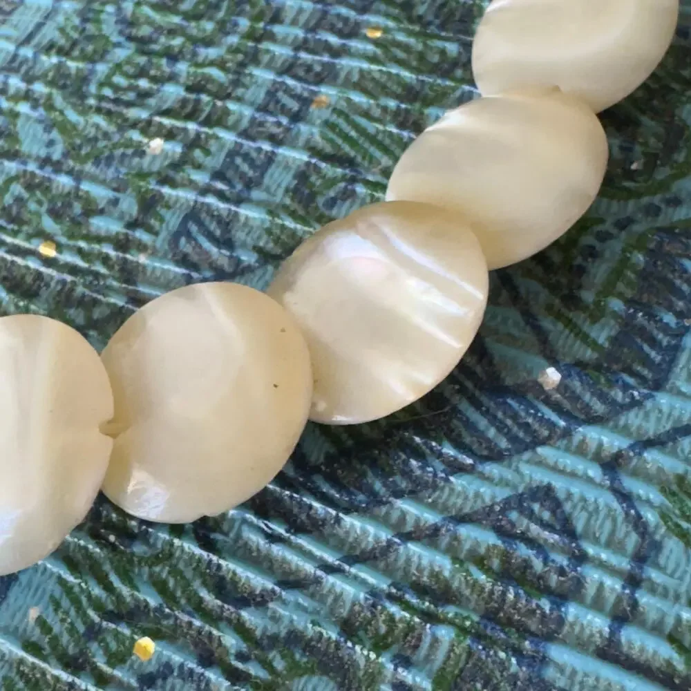 Vintage MOP Mother of Pearl 26” Disc Choker Necklace 1960’s Natural White Shell